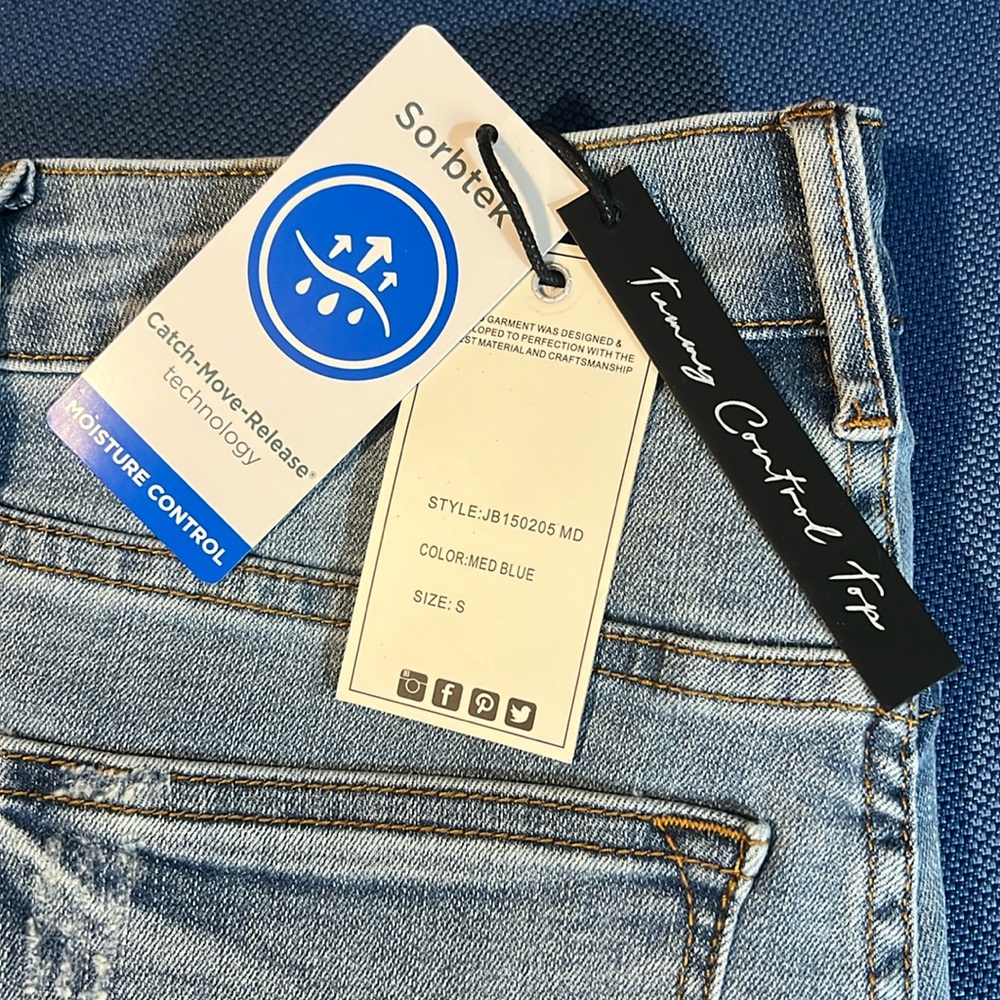 Judy Blue Cool Denim Tummy Control Shorts, Small Inseam 7.5”-9” Bermuda - Picture 10 of 11